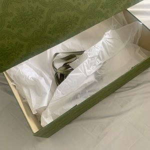 Gucci purse box and bag for the box